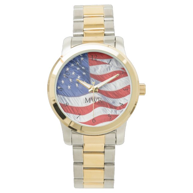 Patriottische Waving Amerikaanse vlag Monogrammed  Horloge (Voorkant)