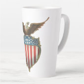  patriottisme, Proud Eagle over Amerikaanse vlag Latte Mok (Rechterhoek)