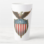  patriottisme, Proud Eagle over Amerikaanse vlag Latte Mok (Voorkant)