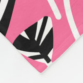 Patroon 210121 - zwart, wit en diep roze fleece deken (Hoek)