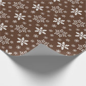 Patroon bruine/witte neusvlokken cadeaupapier (Hoek)