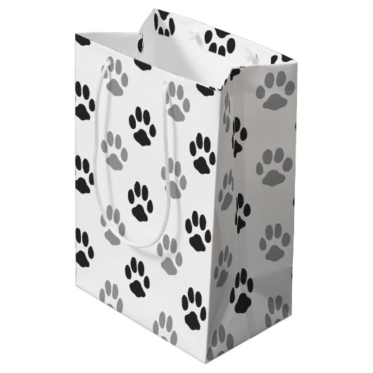 Patroon Cute Black and White Paw Prints Medium Cadeauzakje (Achterkant Gekanteld)