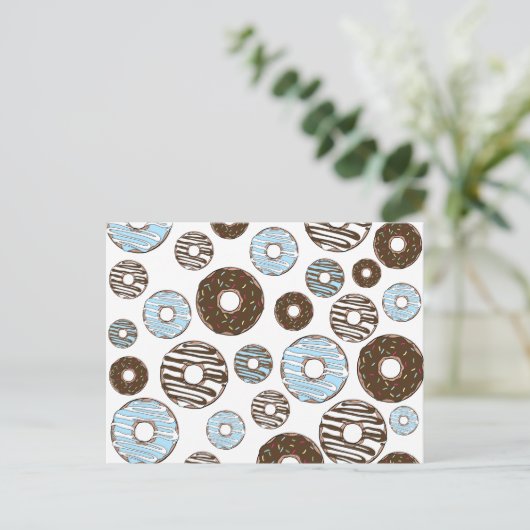 Patroon donuts, blauwe donuts, bruine donuts briefkaart (Staand voorkant)