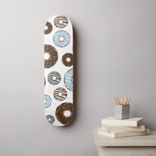 Patroon donuts, blauwe donuts, bruine donuts persoonlijk skateboard (Muurkunst)