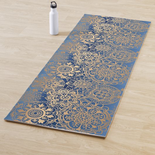 Patroon met blauw en gouden mandala yogamat (In situ)