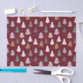 Patroon met gevlekte kerstbomen in Maroon Tissuepapier (Craft)