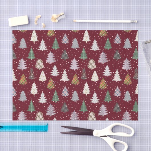 Patroon met gevlekte kerstbomen in Maroon Tissuepapier (Craft)