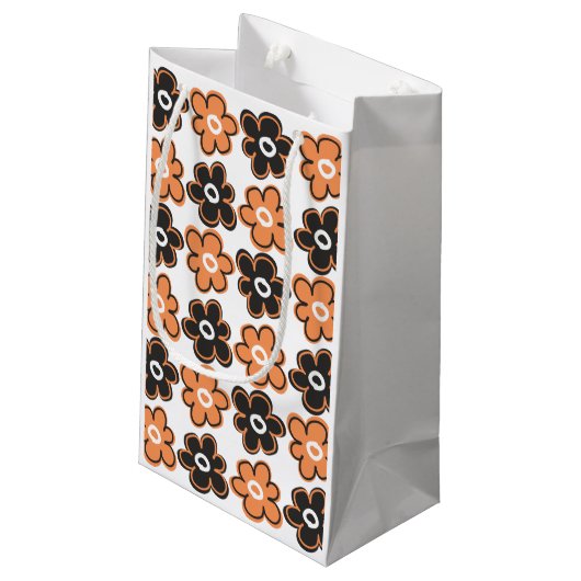 Patroon met Oranje en zwarte rembloemen Klein Cadeauzakje (Achterkant Gekanteld)