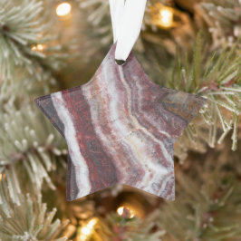 Patroon met rood gepantserd ornament