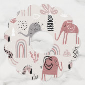 patroon met schattige olifanten en reuzengiraffes wijnglaslabel (Voorkant)