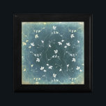 patroon met vogels en bladeren cadeaudoosje<br><div class="desc">blauwe groene achtergrond in een prachtig  stijlpatroon. Quaint en whimysisch decoratie van pompvogels die op gebogen takken met fancy bladeren en bladeren zitten.</div>