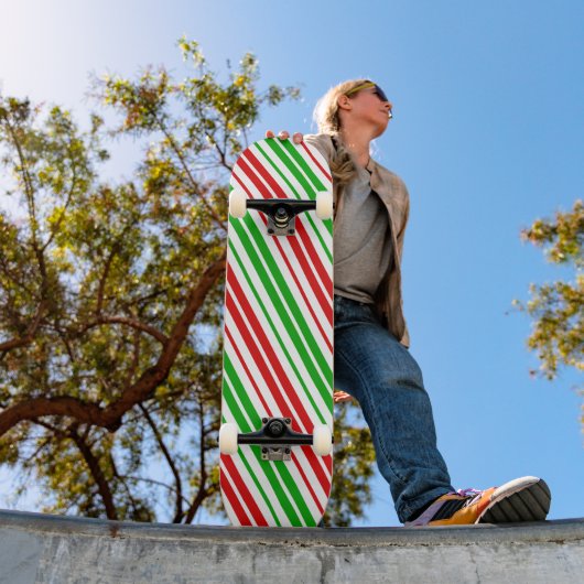 Patroon met witte rode groene strepen persoonlijk skateboard (Buiten 1)