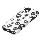 Patroon met zwarte schedels op wit Case-Mate iPhone case (Onderkant)