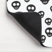 Patroon met zwarte schedels op wit muismat (Hoek)