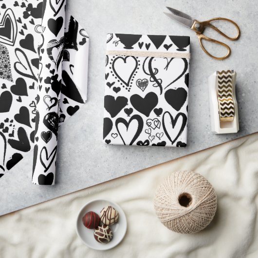 Patroon op het hart, zwart hart, zwart en wit cadeaupapier (Crafts)