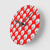 Patroon op rode achtergrond ronde klok (Hoek)