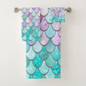 PATROON, PINK EN BLAUWGROEN MET GIRLS MERMAID SCAL BAD HANDDOEK (Insitu)