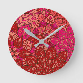 patroon rode en roze mandala ronde klok