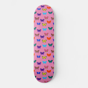 Patroon roonroze vlinders persoonlijk skateboard