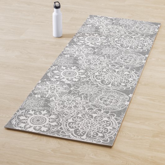 Patroon Soft Grey en White Mandala Yogamat (In situ)