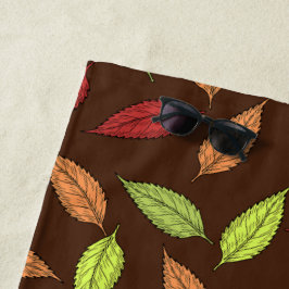 patroon van bladeren, kleurrijke bladeren, herfstb strandlaken