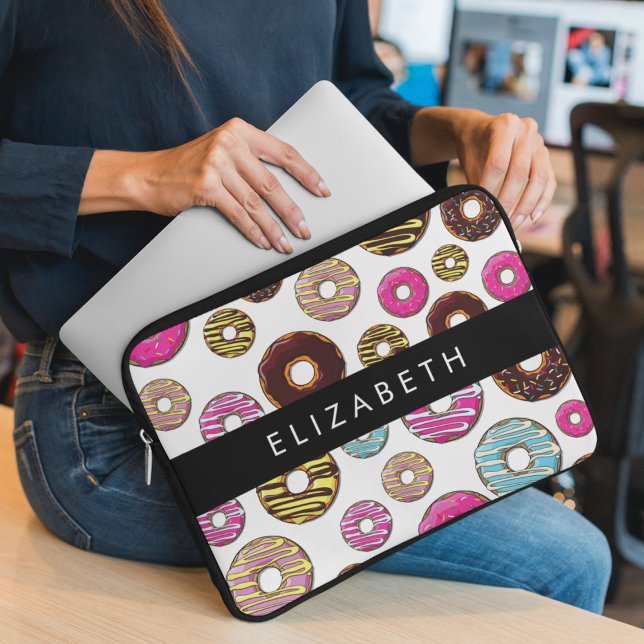 Patroon van donuts, kleurrijke donuts, Jouw naam Laptop Sleeve (Creator heeft geüpload)
