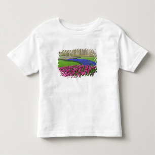 Patroon van druifhyacint, tulpen en 2 kinder shirts