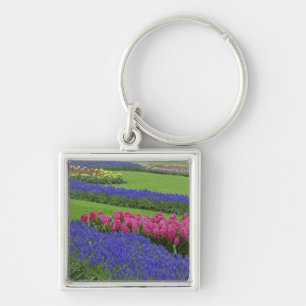 Patroon van druifhyacint, tulpen en sleutelhanger