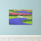 Patroon van Hyacint en Tulpenbloemen in Keukenhof Canvas Afdruk (Insitu (Houten vloer))