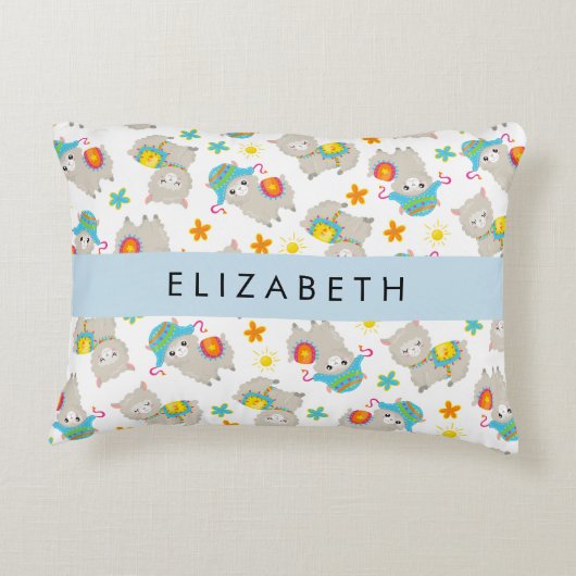 Patroon van lama's, alpakka's, bloemen, uw naam accent kussen (Achterkant)
