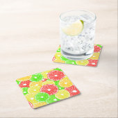 patroon van lemmetjes, sinaasappels, pompelmoezen  kartonnen onderzetters (Insitu)