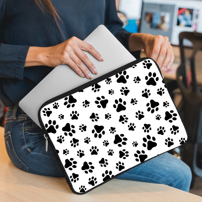 Patroon van poten, hondenpoten, zwart en wit laptop sleeve (Creator heeft geüpload)