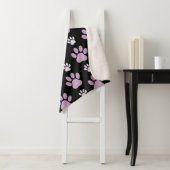 Patroon van poten, Lila poten, ovendraaien, verfdr Sherpa Deken (In situ)