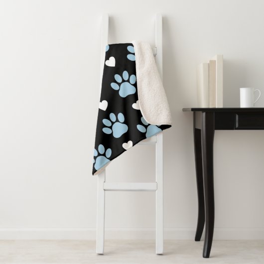 Patroon van poten, reuzenpoten, blauwe poten, witt sherpa deken (In situ)