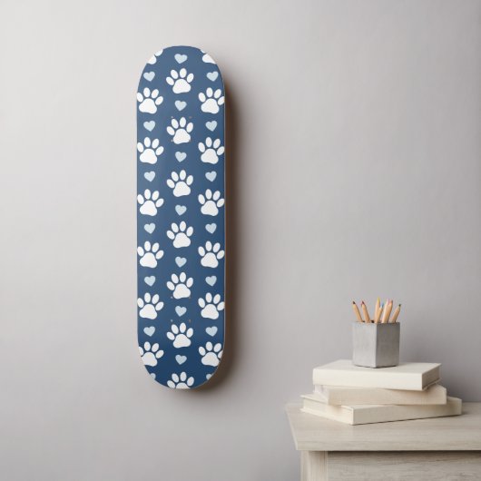 Patroon van poten, reuzenpoten, witte poten, blauw persoonlijk skateboard (Muurkunst)