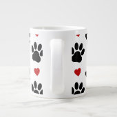 Patroon van poten, reuzenpoten, zwarte poten, rode grote koffiekop (Achterkant)