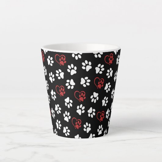 Patroon van poten, witte poten, rode poten, harten latte mok (Voorkant)