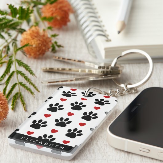 Patroon van poten, zwarte poten, rode harten, Jouw Sleutelhanger (Voorkant Rechts)