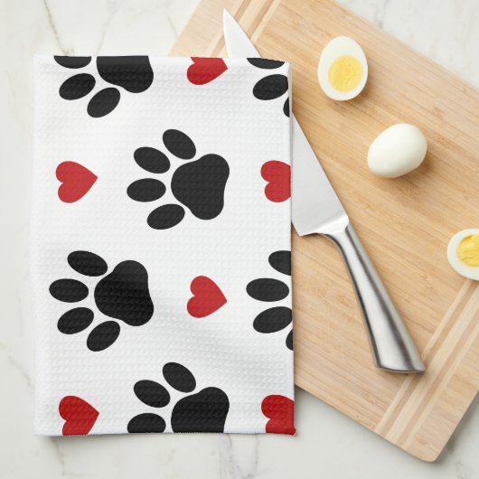 Patroon van poten, zwarte poten, rode harten, Jouw Theedoek (Quarter Fold)