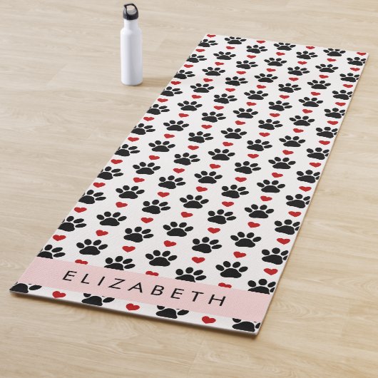 Patroon van poten, zwarte poten, rode harten, Jouw Yogamat (In situ)