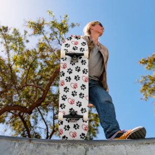 Patroon van poten, zwarte poten, rode poten, harte persoonlijk skateboard