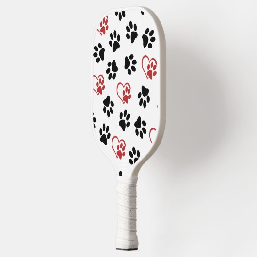 Patroon van poten, zwarte poten, rode poten, harte pickleball paddle (Links)