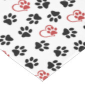 Patroon van poten, zwarte poten, rode poten, harte tafelkleed (Gekanteld)