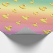 patroon van regenboogrubbereenden cadeaupapier (Hoek)