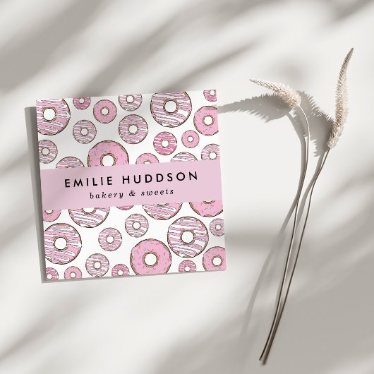 patroon van roze donuts, koekjeswinkel, gebak vierkante visitekaartje