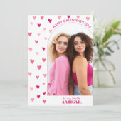 Patroon van roze harten, boogfoto Galentine's Day Feestdagenkaart (Staand voorkant)