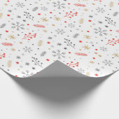 Patroon van sneeuwvlokken en planten op wit cadeaupapier (Hoek)