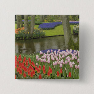 Patroon van tulpen en druifhyacint bloemen, vierkante button 5,1 cm