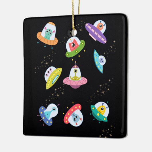 PATROON VAN UFO-SCHEPEN KERAMISCH ORNAMENT (Links)