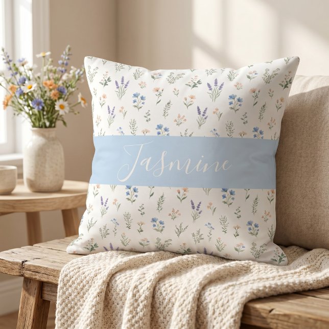 Patroon van wilde bloemen Aangepaste monogramnaam  Kussen (Creator heeft geüpload)